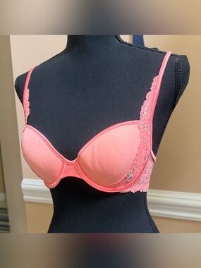 Victoria’s Secret Lace Trim Lined Demi Bra